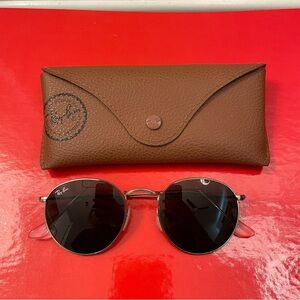 Ray-Ban Round Metal sunglasses in gold